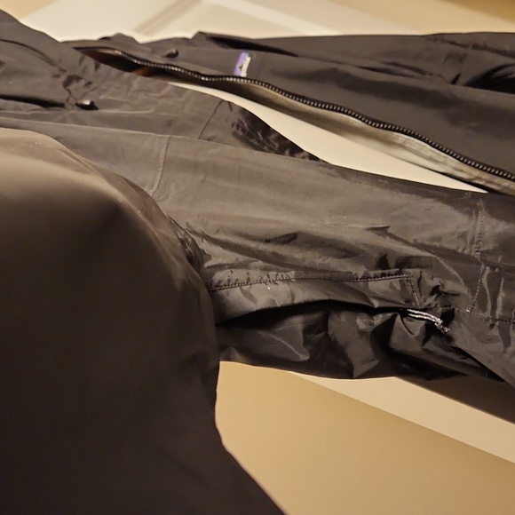 Patagonia women's Torrentshell jacket - Picture 5 of 6